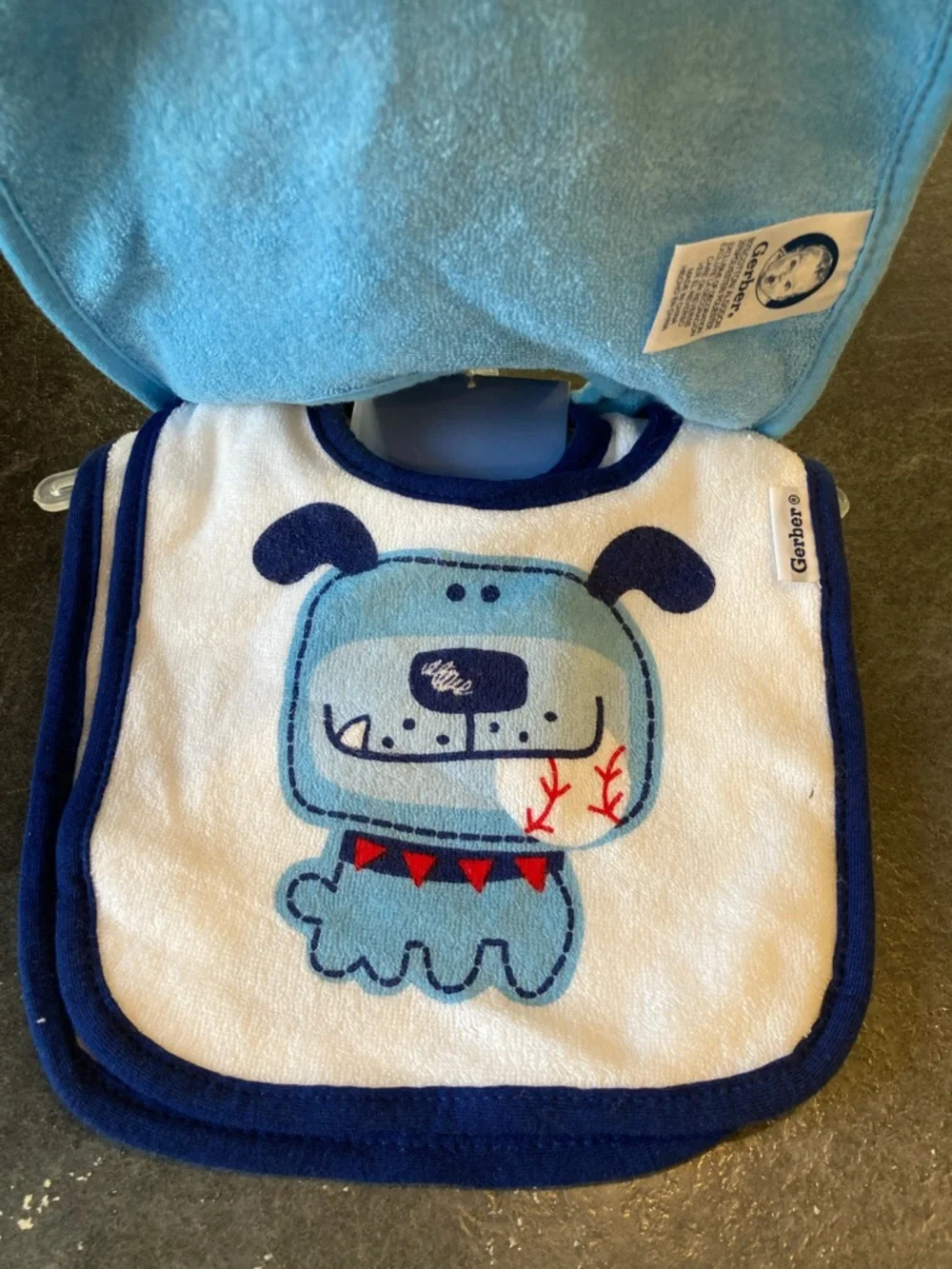 Infant Gerber 3 Pack blue sports dog and athletic 26 bibs - NWT